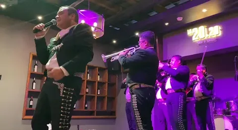 Mariachi Voces de Querétaro de Marcos Jiménez.